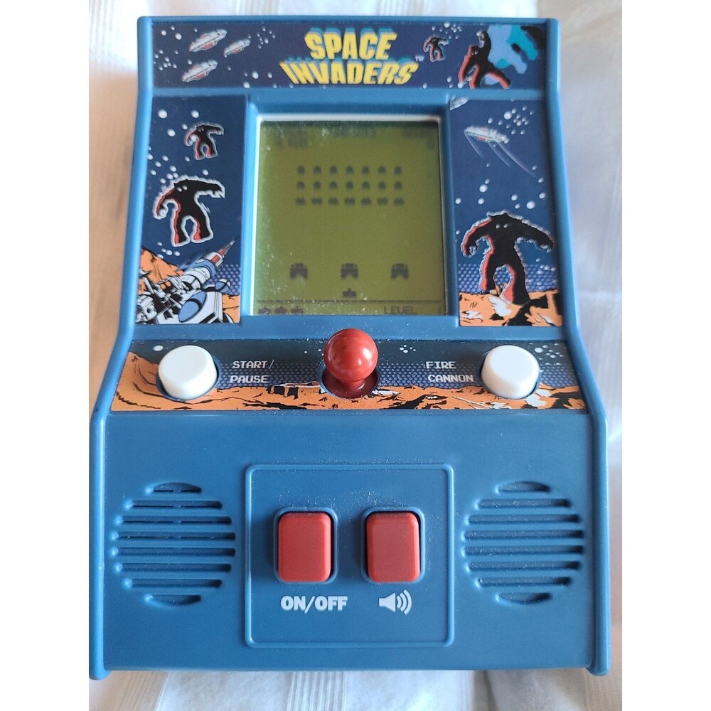 SPACE INVADERS Classic Atari Arcade Console 09527 Taito - Excellent